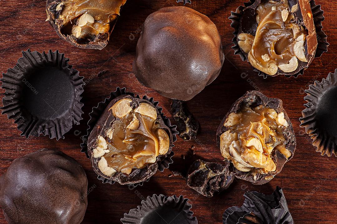 Um tipo de brigadeiro chamado Charge, com dulce de leche e ervilha