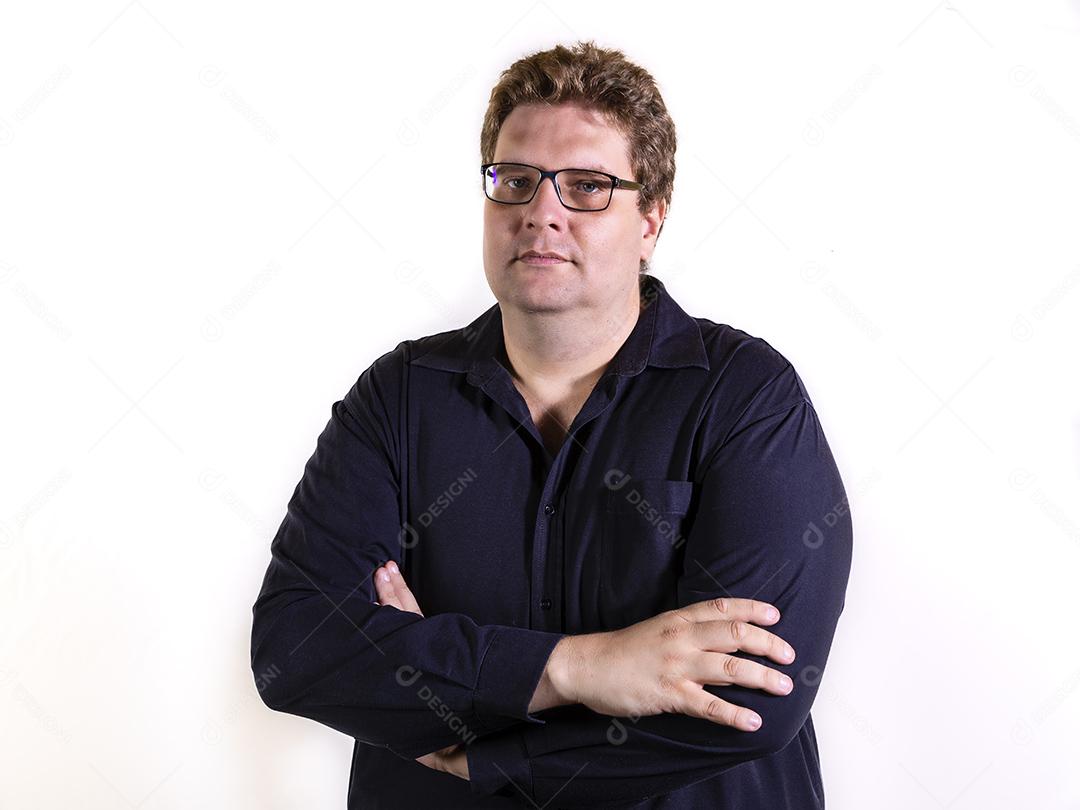 Homem plus size em fotos de estúdio com fundo branco Imagem JPG