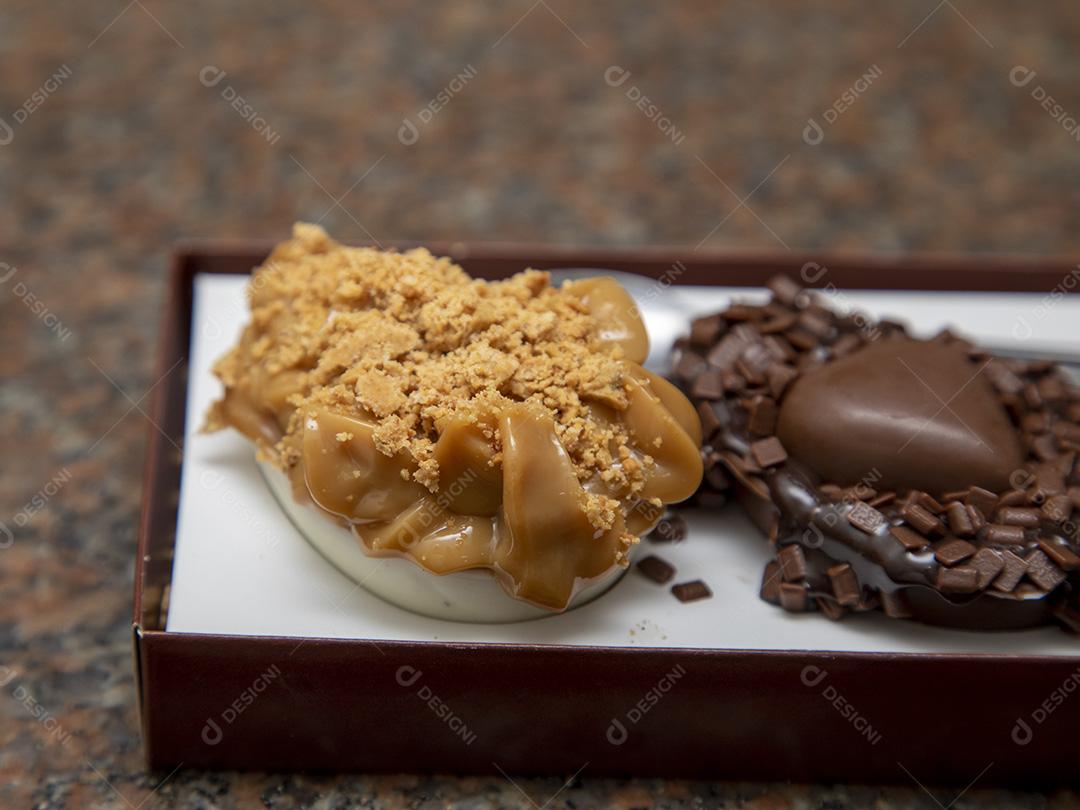 Ovo de colher brownie comida doce cocolate Imagem JPG