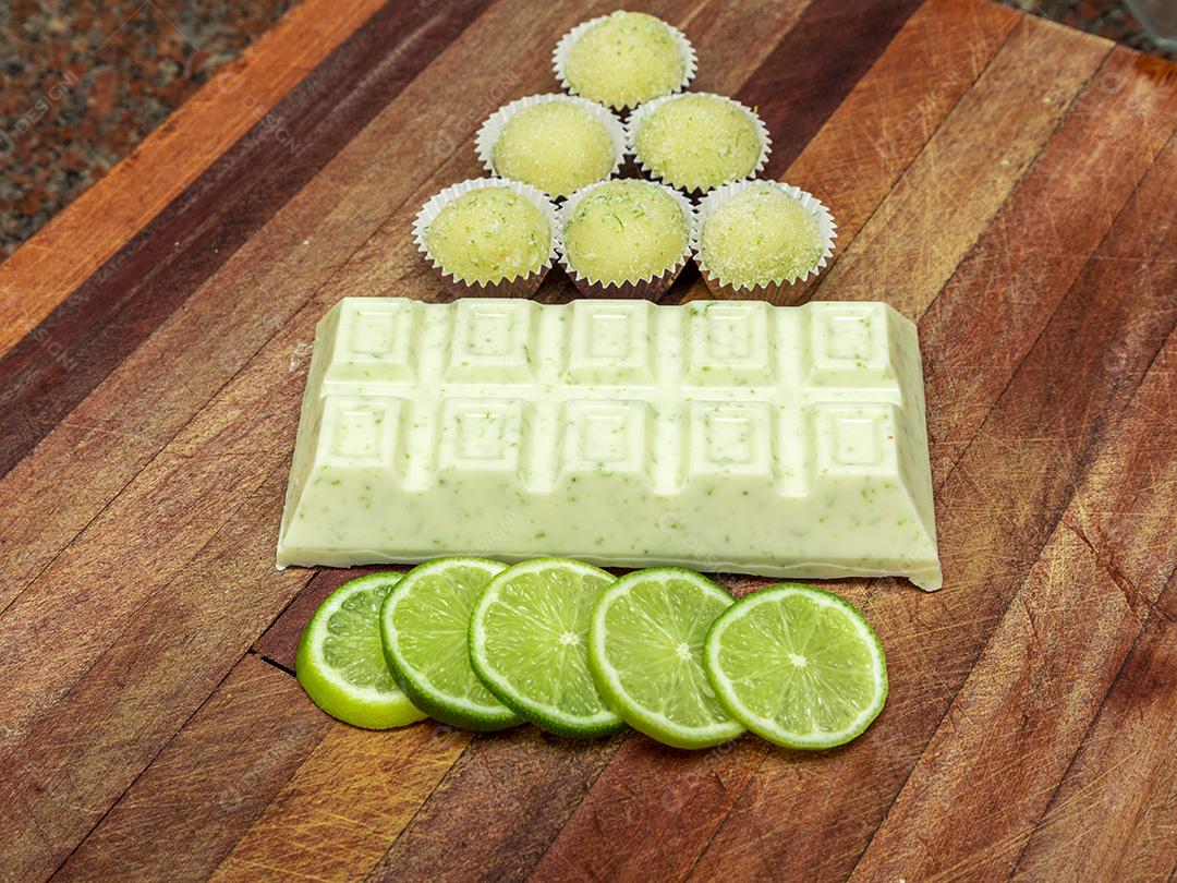 Chocolate branco limao cortado em rodelas brigadeiros Imagem JPG