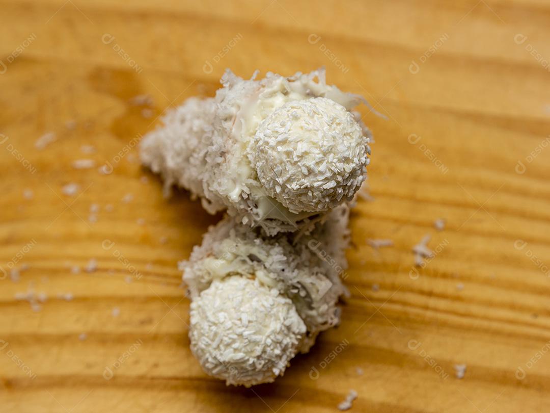 Cone de chocolate branco doce Imagem JPG