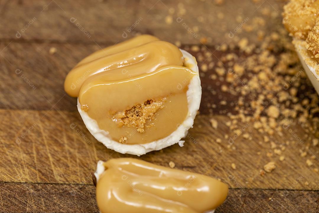 Ovo de páscoa gourmet com doce de leite magem JPG