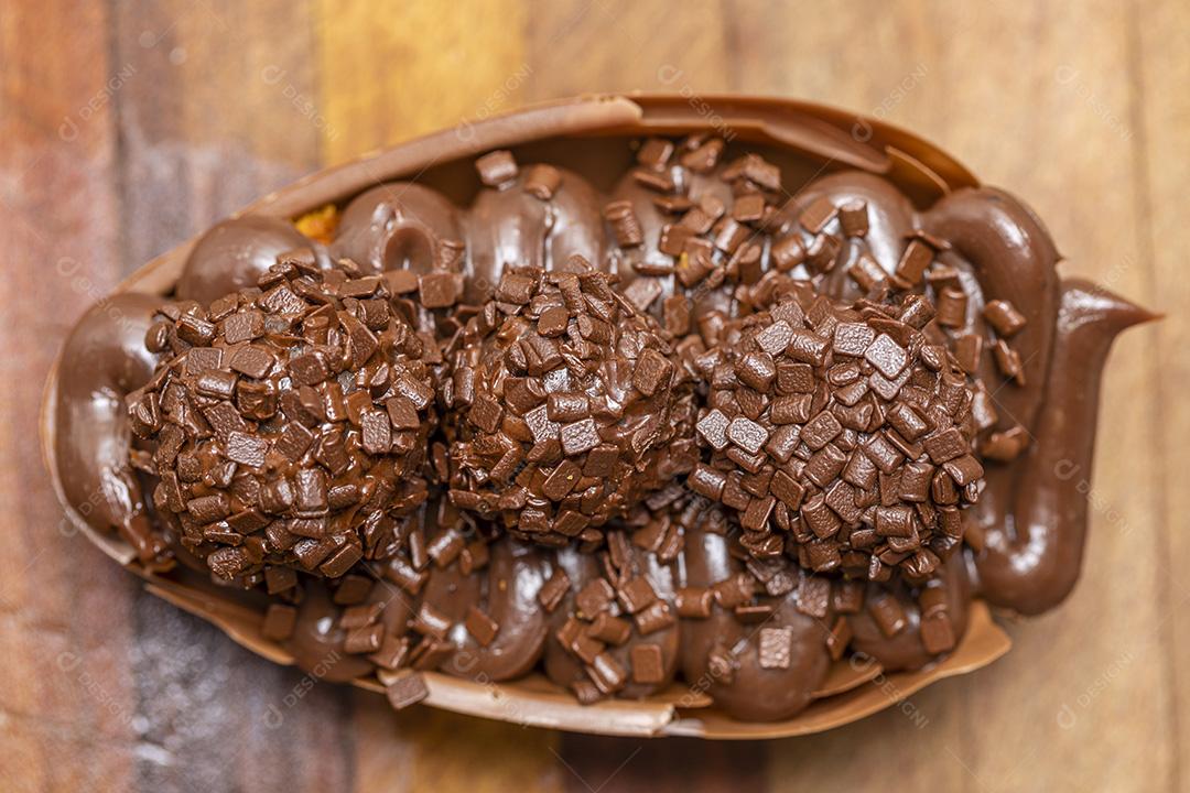 Ovo da pascoa de chocolate preto gourmet Imagem JPG