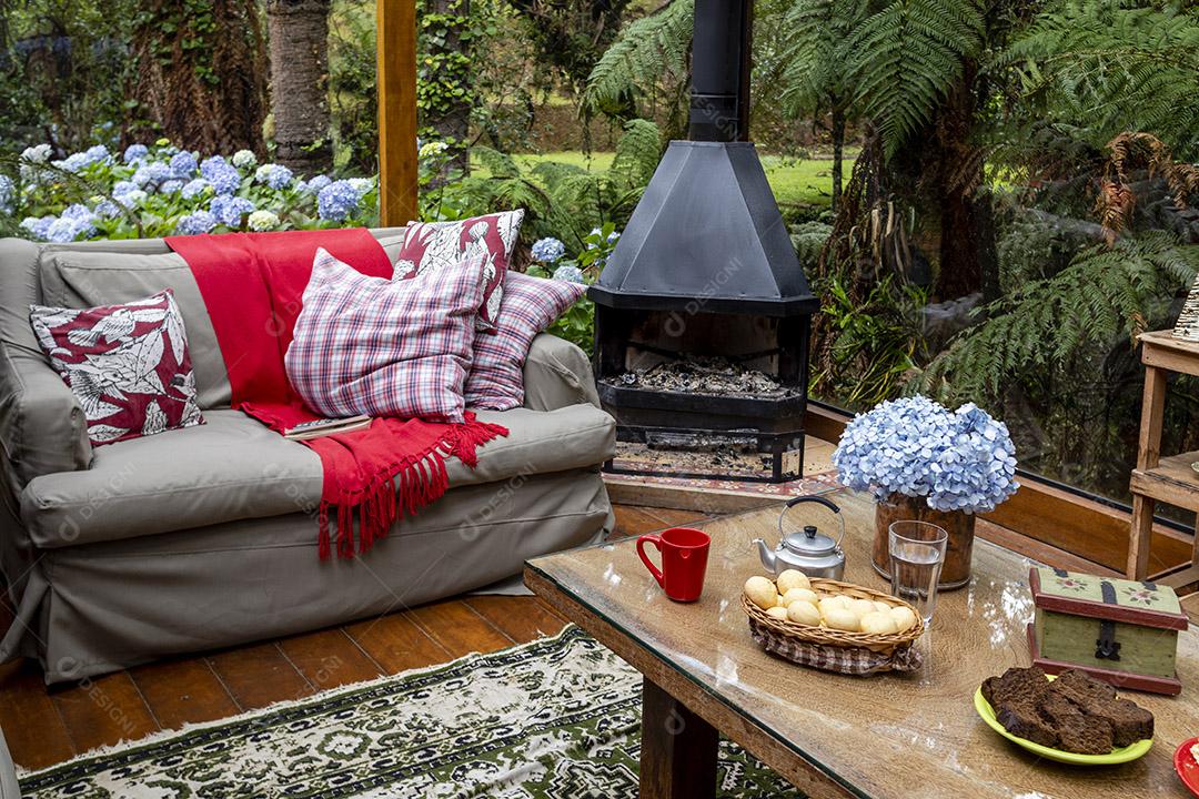 Linda mesa de café da manhã um lugar aconchegante Imagem JPG