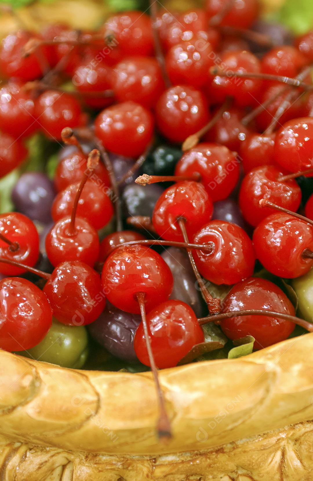 Cerejas Maduras Juntas Em Cesto Imagem JPG