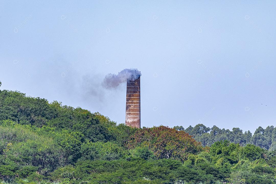Chaminé fogo ceu azul Imagem JPG