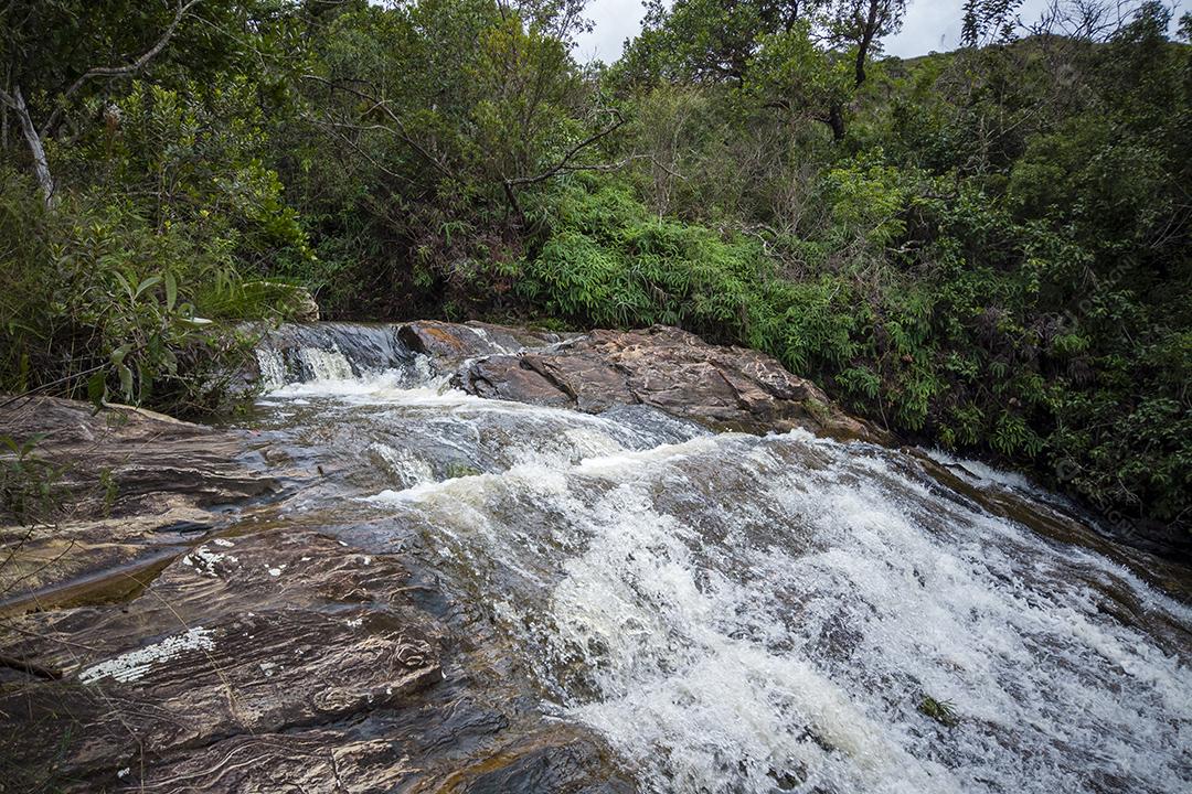 Paisagem Cachoeira lago floresta Imagem JPG