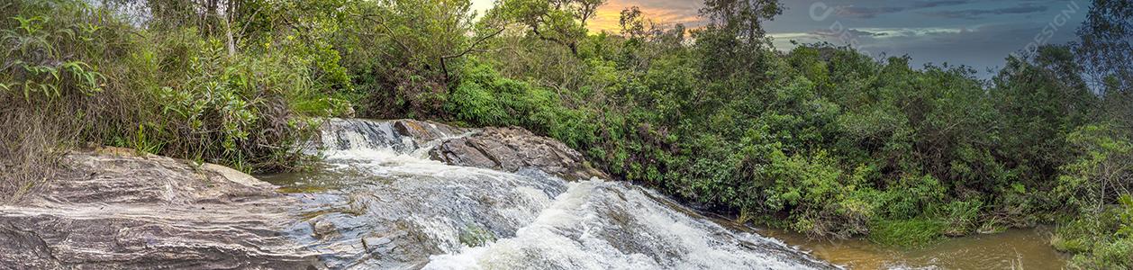 Paisagem Cachoeira lago floresta Imagem JPG