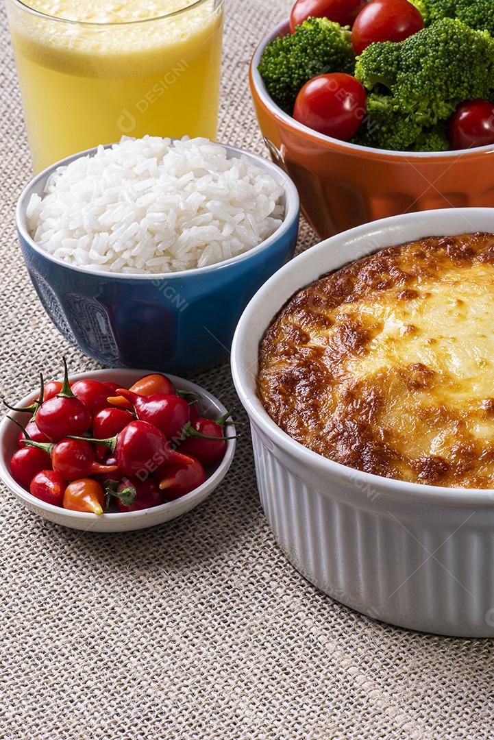 O Escondidinho. Comida típica brasileira. Feito de batatas JPG