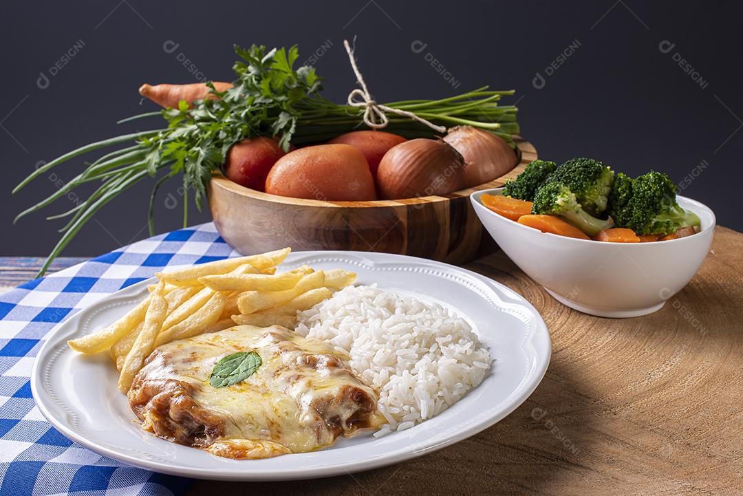 Bife parmegiana também conhecido como Filé Parmegiana JPG