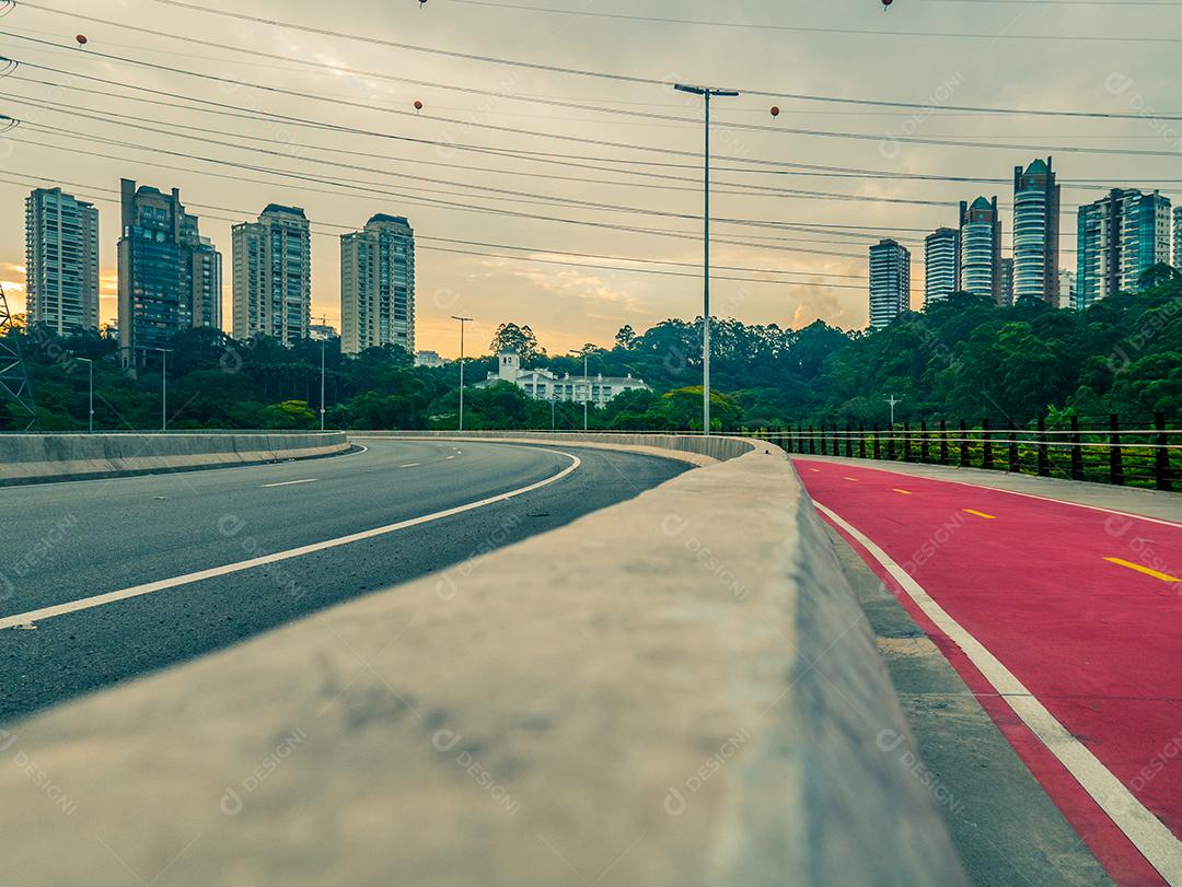 Ponte da Laguna sobre o Rio Pinheiros e Ciclovias