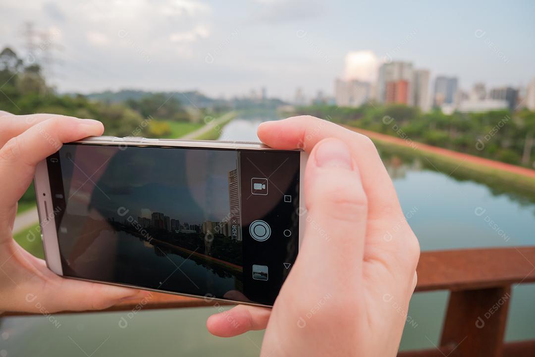 tirando uma foto da Marginal Pinheiros e Bike Lanes