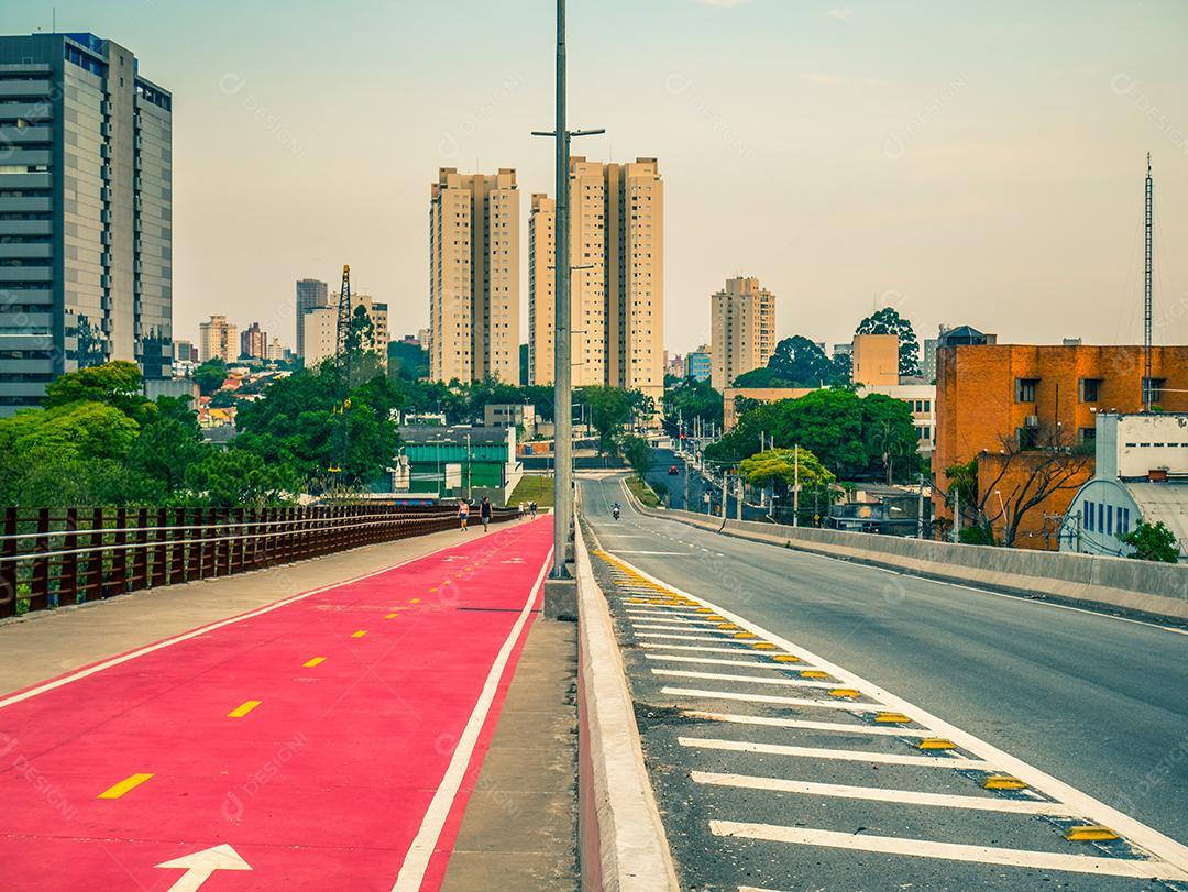 Ponte da Laguna sobre o Rio Pinheiros e Ciclovias