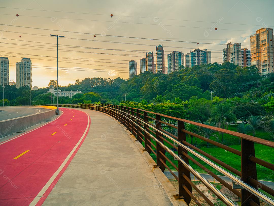 Ponte da Laguna sobre o Rio Pinheiros e Ciclovias