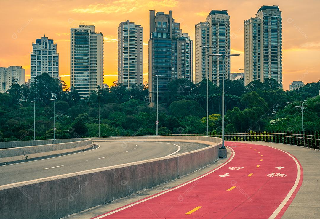 Ponte da Laguna sobre o Rio Pinheiros e Ciclovias