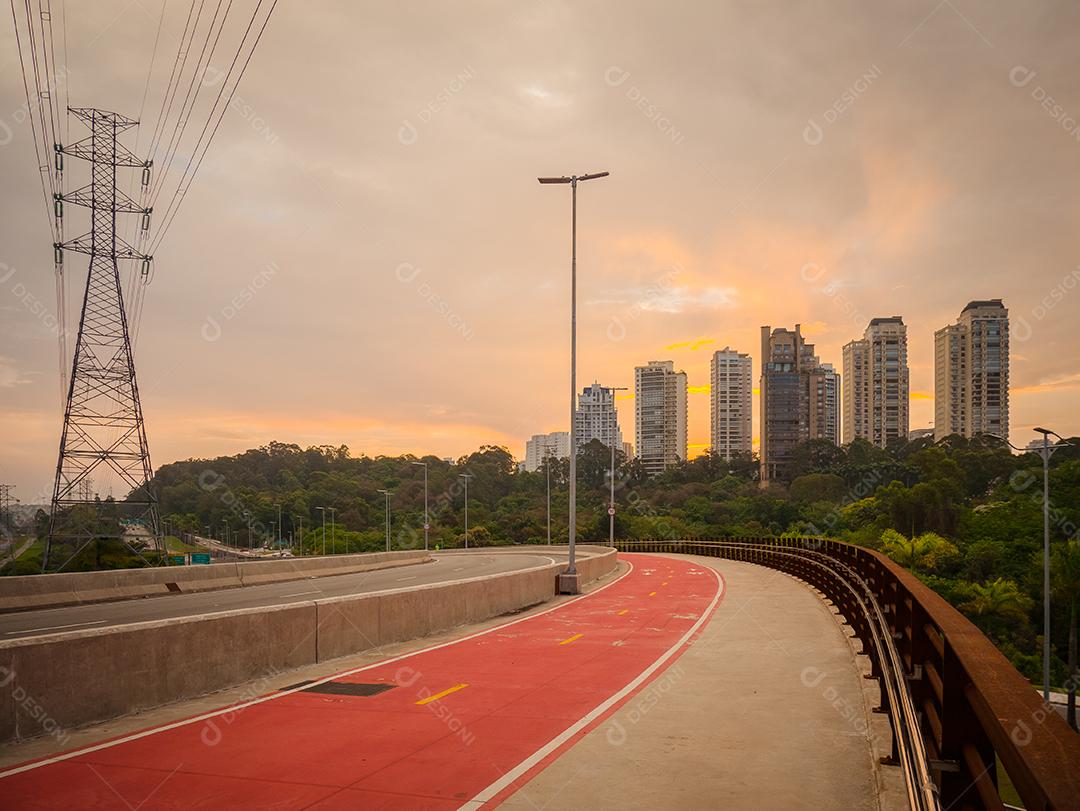 Power Tower da Ponte Laguna em São Paulo