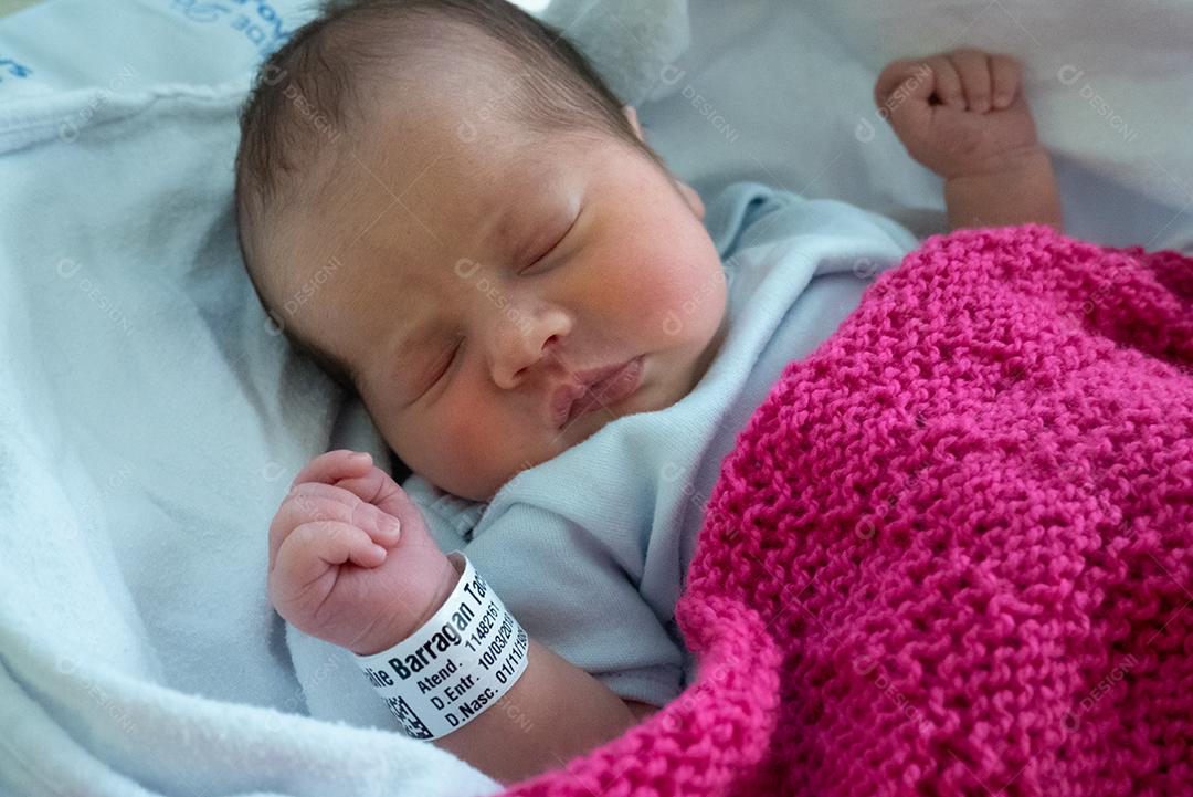 Bebê recém-nascido bebê acabou de chegar