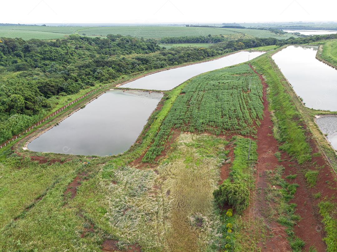 Vista aérea da estação de tratamento de esgoto. Reciclagem de água cinza Imagem JPG