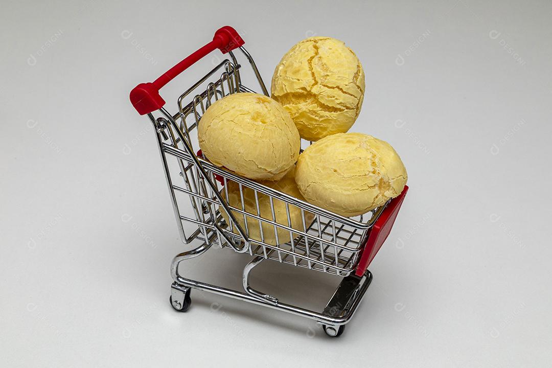Comida pao de queijo dentro de um carrinho se supermecado Imagem JPG
