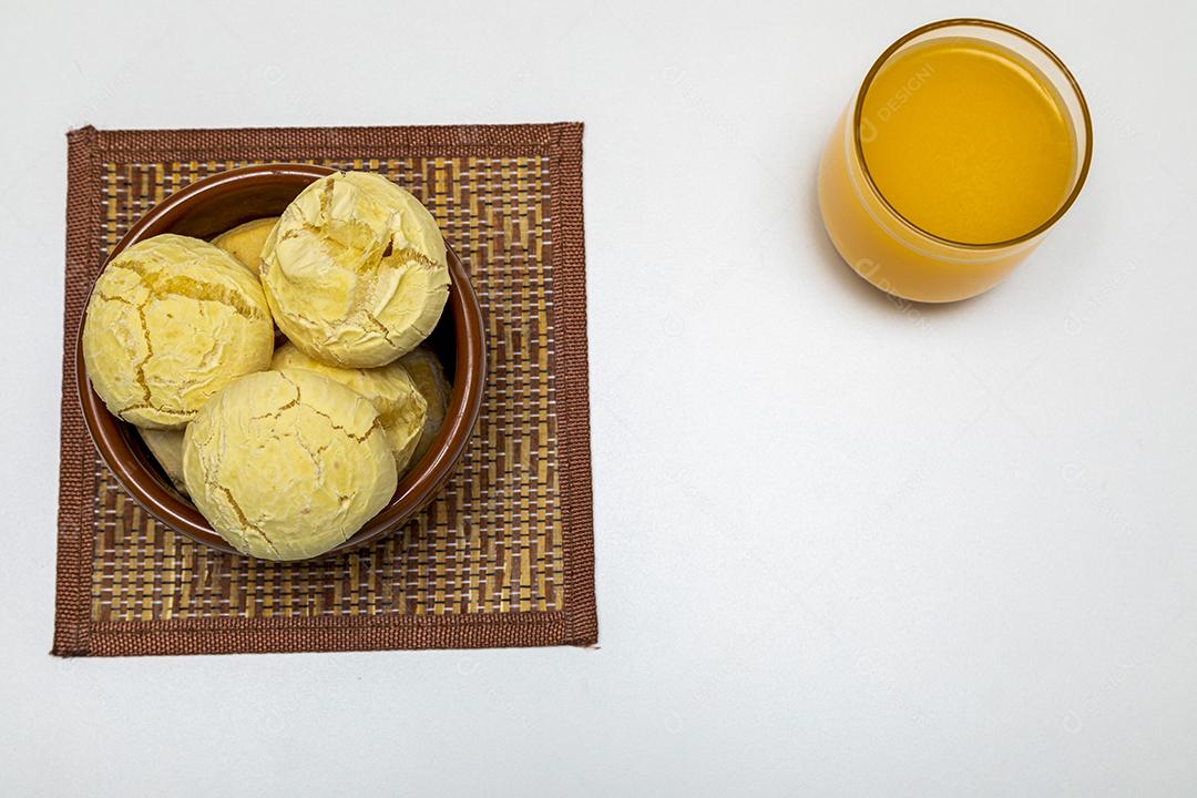 Comida pao de queijo dentro de uma tigela Imagem JPG