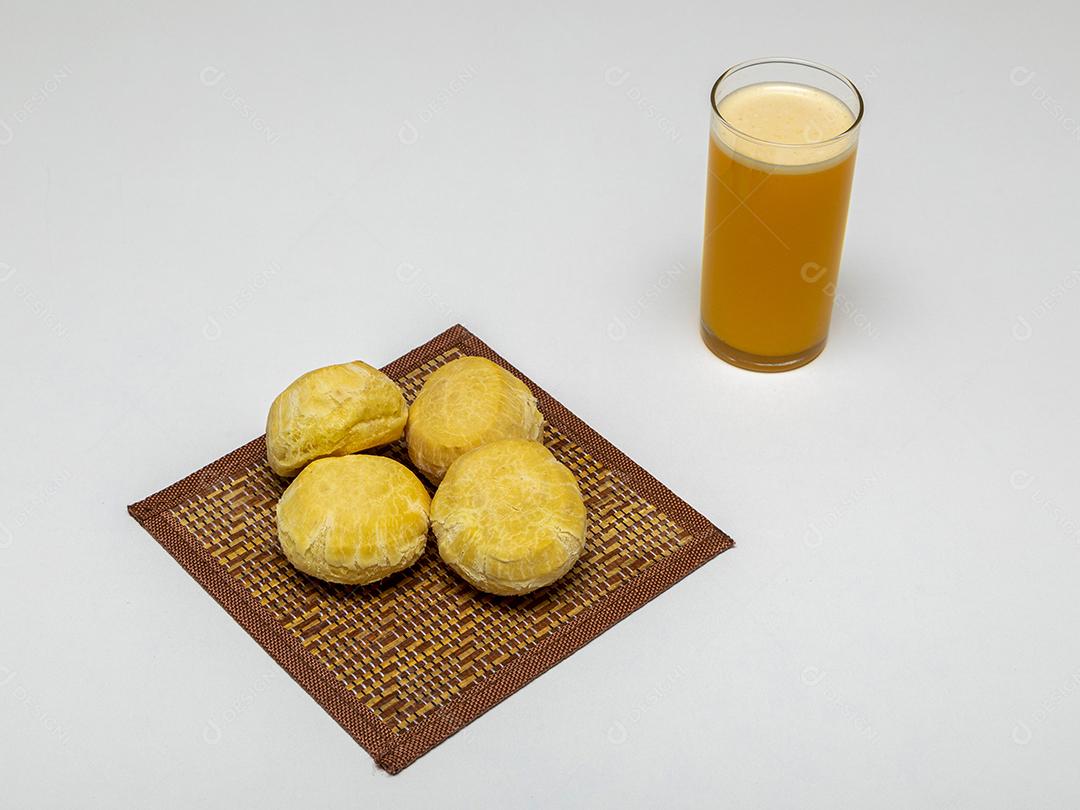 Comida pao de queijo dentro de uma tigela Imagem JPG