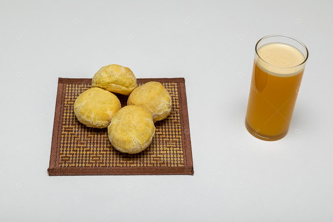 Comida pao de queijo dentro de uma tigela Imagem JPG