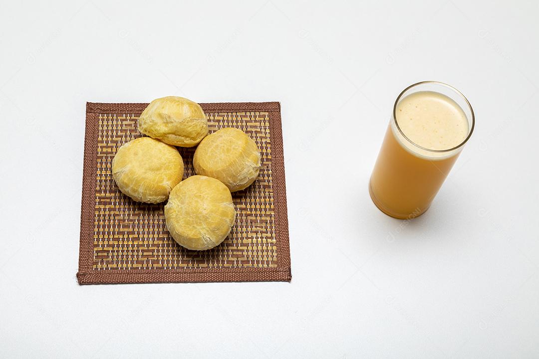 Comida pao de queijo dentro de uma tigela Imagem JPG