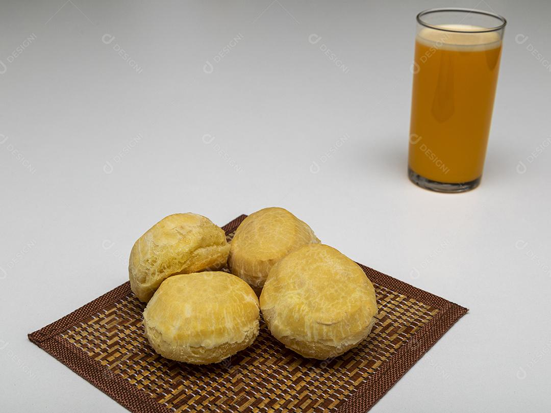 Comida pao de queijo dentro de uma tigela Imagem JPG