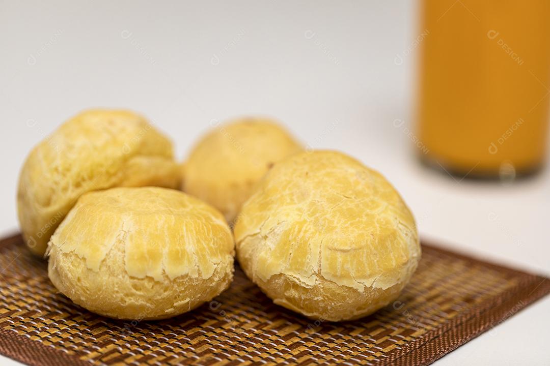 Comida pao de queijo dentro de uma tigela Imagem JPG