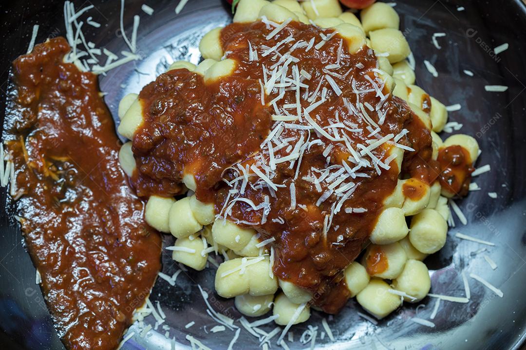 Nhoque com molho de tomate orgânico natural Imagem JPG