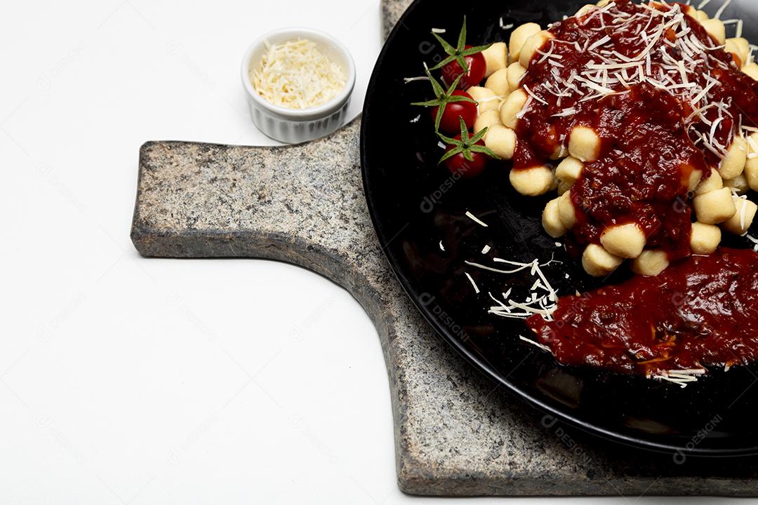 Nhoque com molho de tomate orgânico natural Imagem JPG