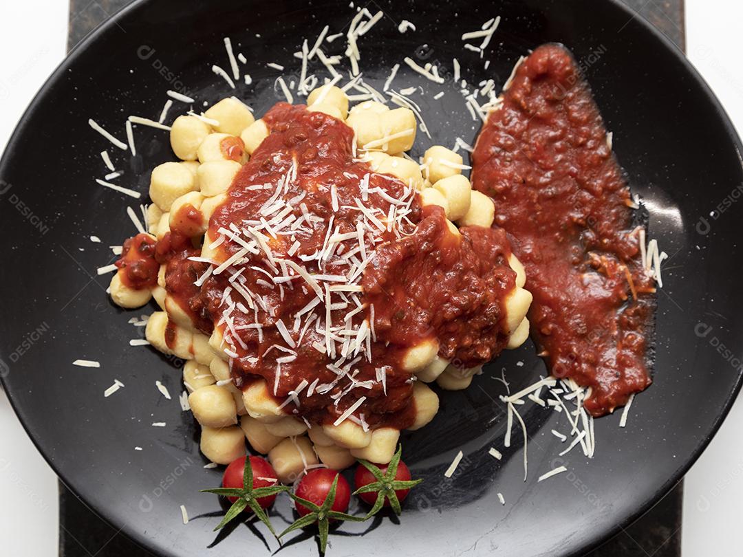 Nhoque com molho de tomate orgânico natural Imagem JPG