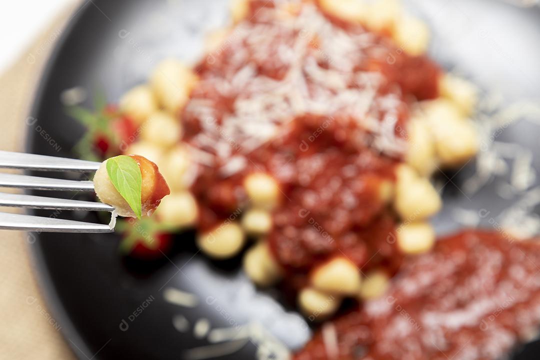 Nhoque com molho de tomate orgânico natural Imagem JPG