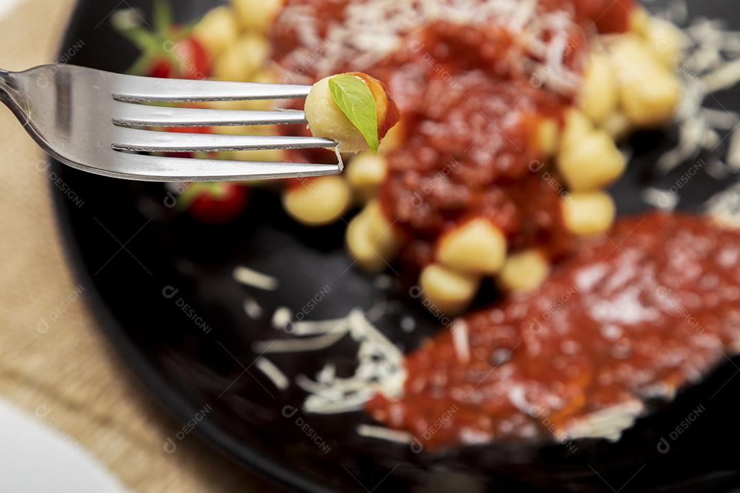 Nhoque com molho de tomate orgânico natural Imagem JPG