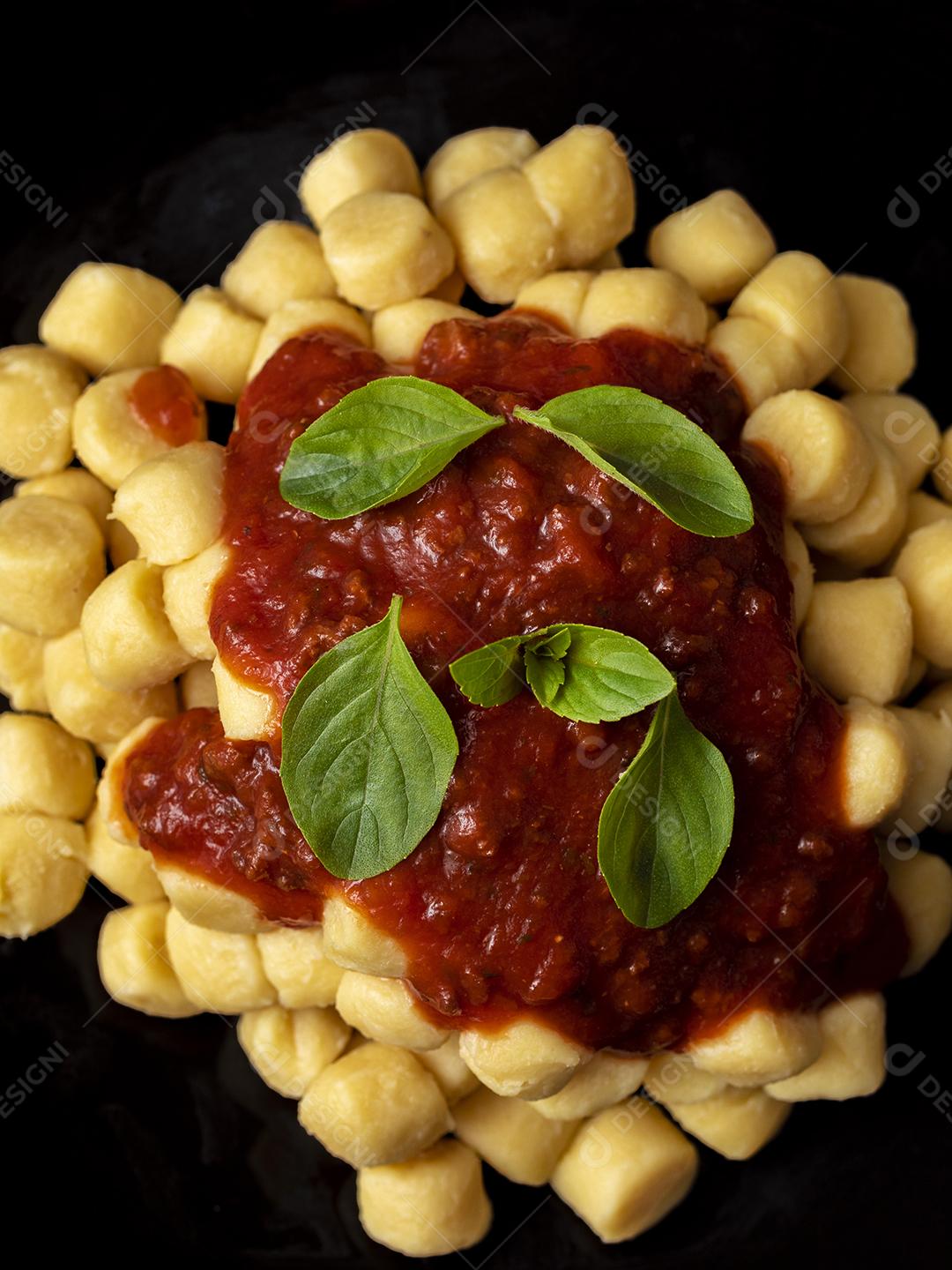 Nhoque com molho de tomate orgânico natural Imagem JPG