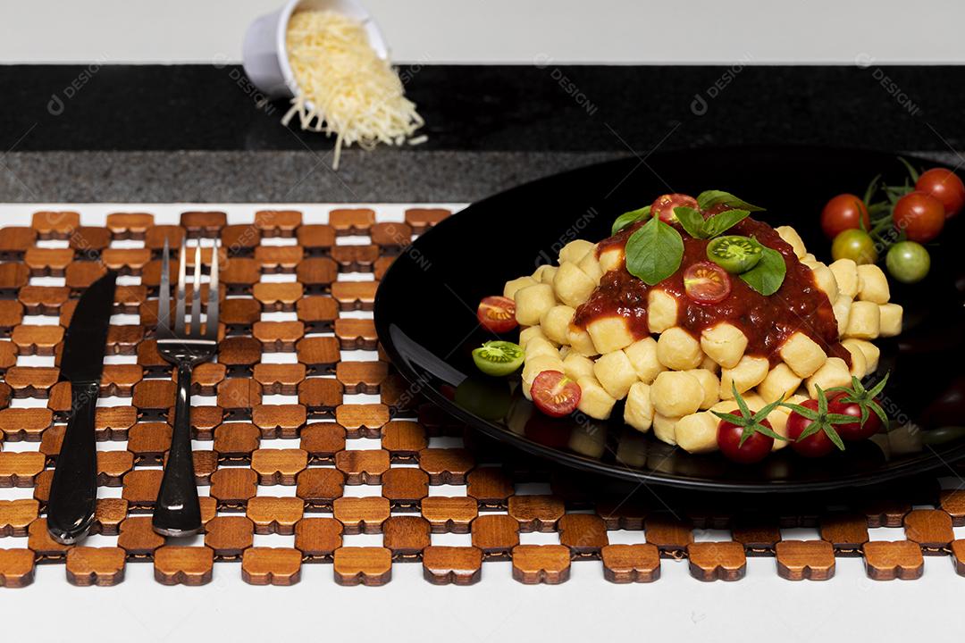 Nhoque De batata com molho de tomate orgânico natural Imagem JPG