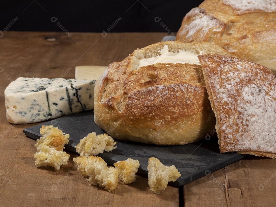 Cream cheese dentro de pão italiano com croutons, fondue Imagem JPG