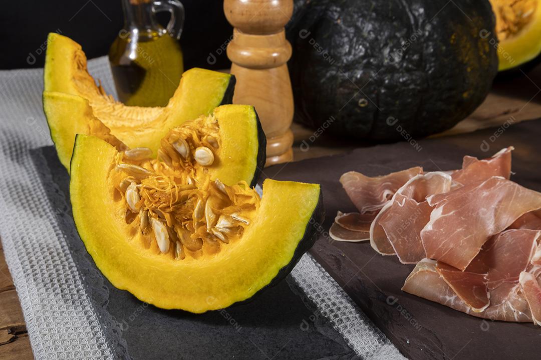 Abobora Kabocha Partida em várias partes Imagem JPG