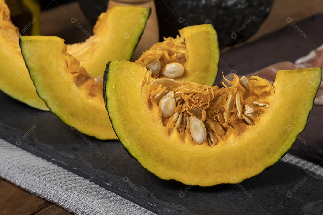 Abobora Kabocha Partida em várias partes Imagem JPG