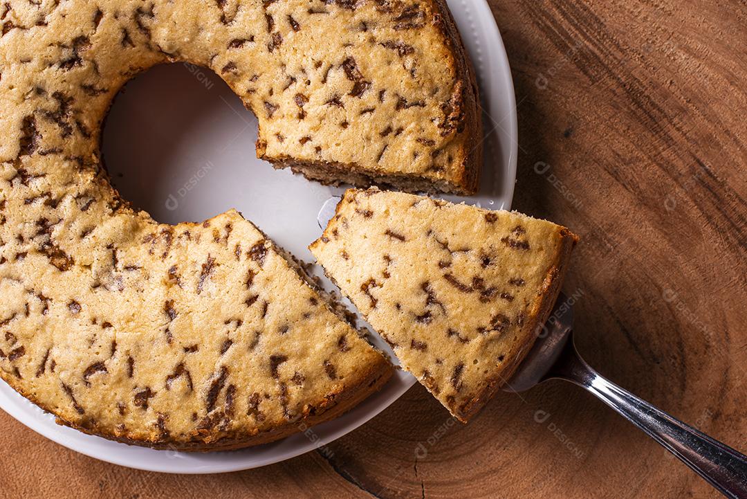 Bolo tradicional brasileiro chamado Bolo Formigueiro. Baunilha JPG