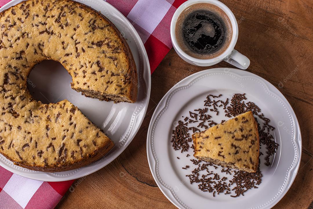 Bolo tradicional brasileiro chamado Bolo Formigueiro. Baunilha JPG