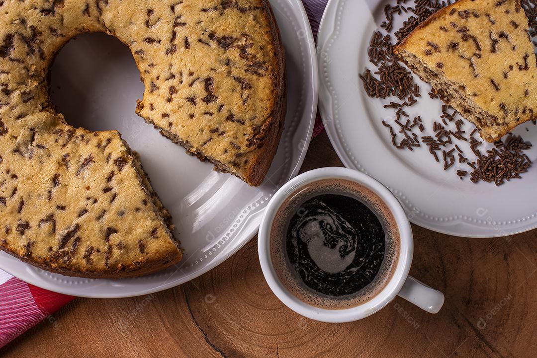 Bolo tradicional brasileiro chamado Bolo Formigueiro. Baunilha JPG