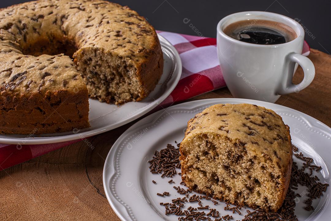 Bolo tradicional brasileiro chamado Bolo Formigueiro. Baunilha JPG