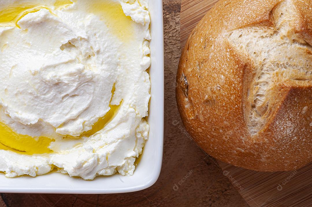 Popular aperitivo do Oriente Médio labneh ou labaneh, branco macio JPG