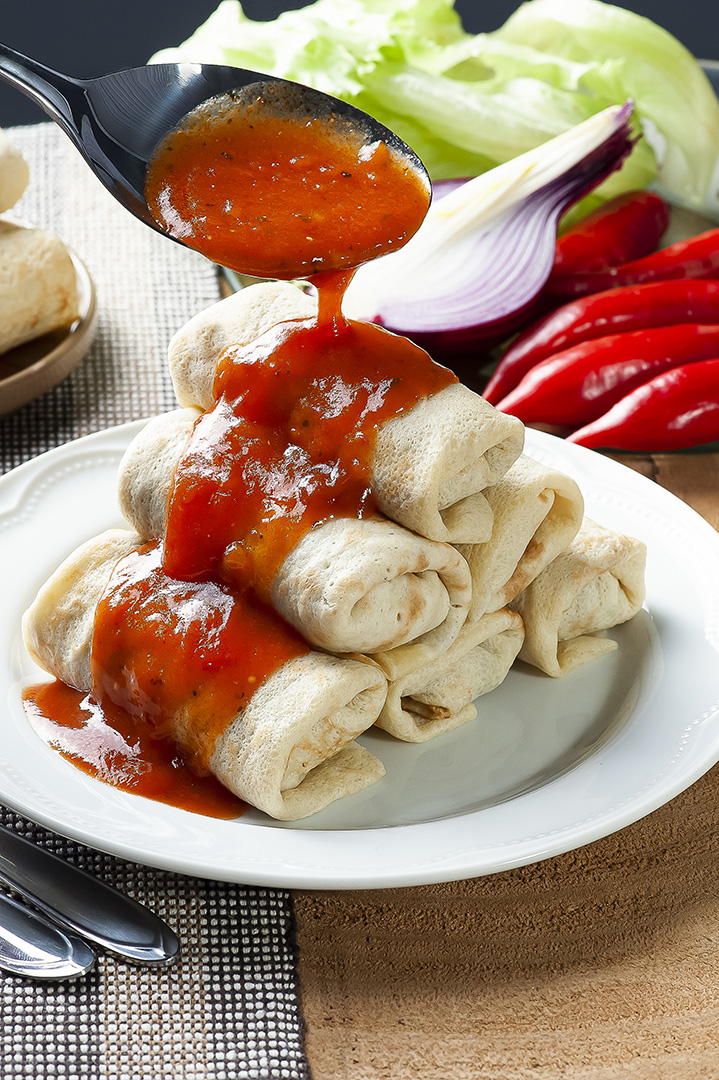 Panquecas com carne, molho de tomate e queijo JPG