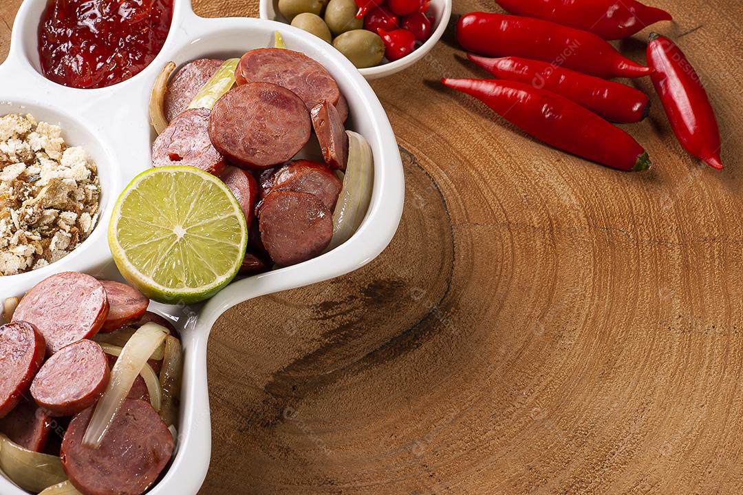 Linguiça de pepperoni com cebola JPG