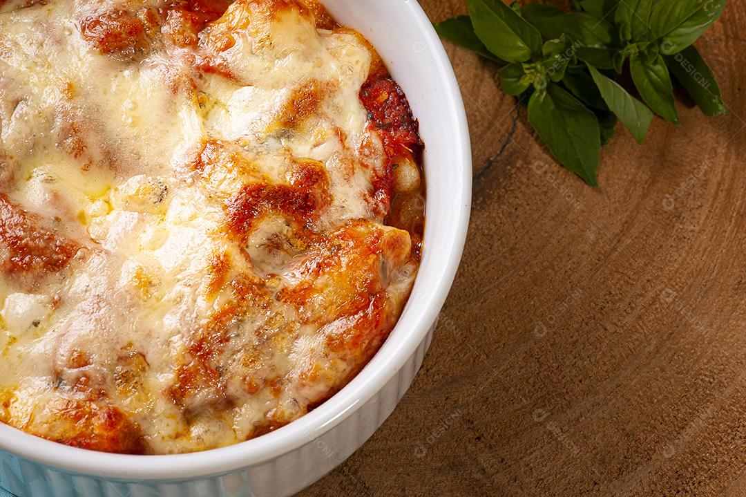 Nhoque de batata com molho de tomate e queijo JPG