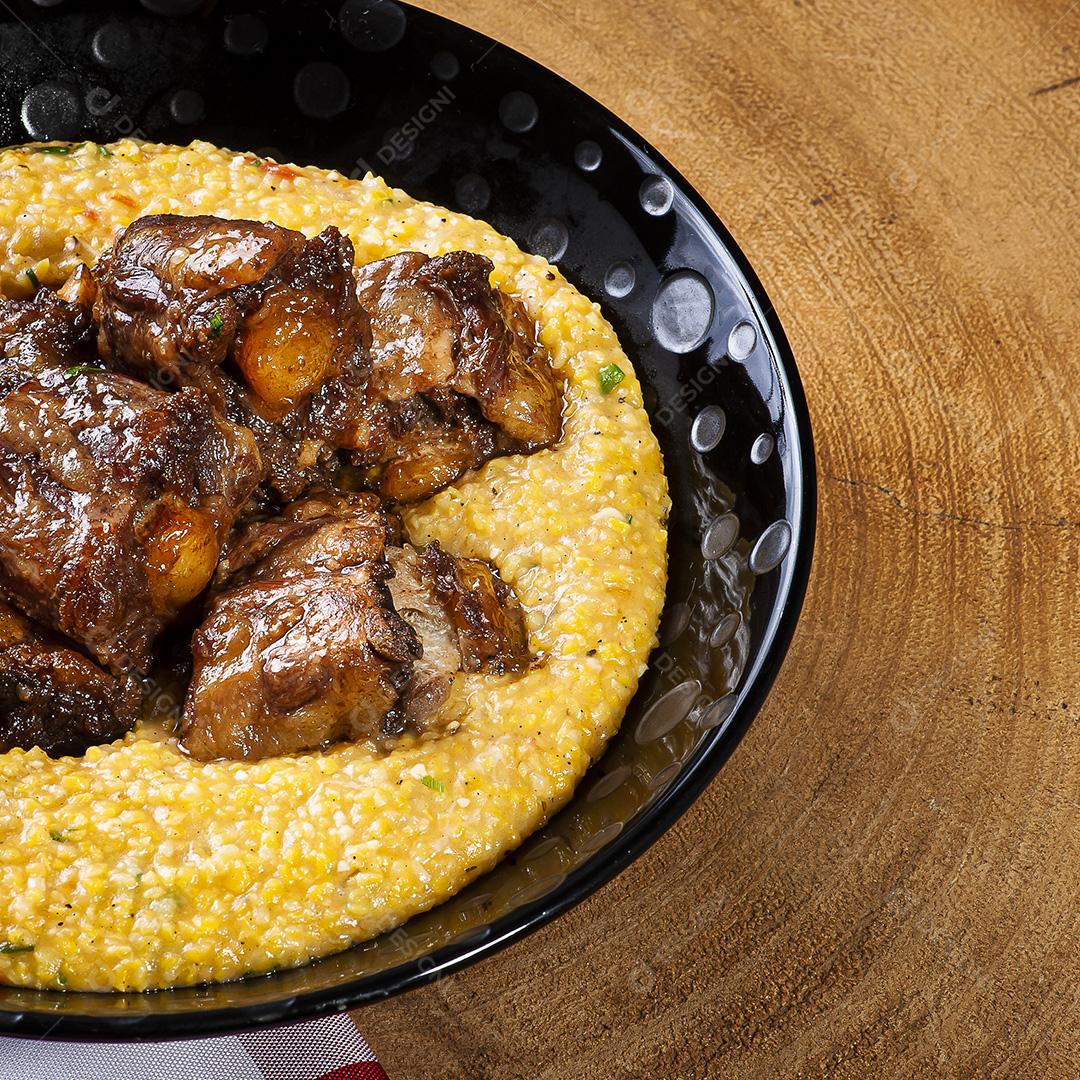Rabo de boi com hominy. Prato típico da culinária brasileira JPG