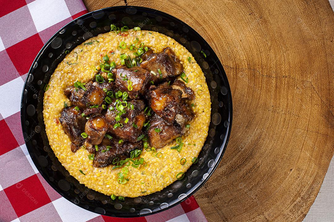 Rabo de boi com hominy. Prato típico da culinária brasileira JPG