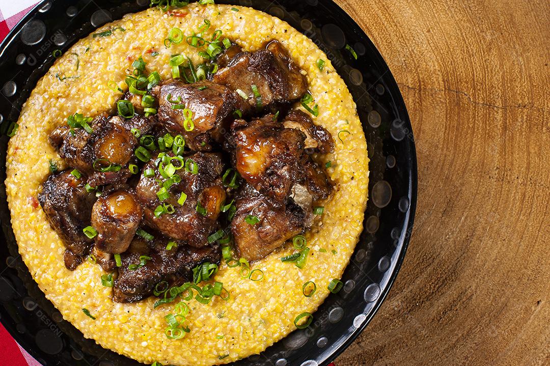 Rabo de boi com hominy. Prato típico da culinária brasileira JPG